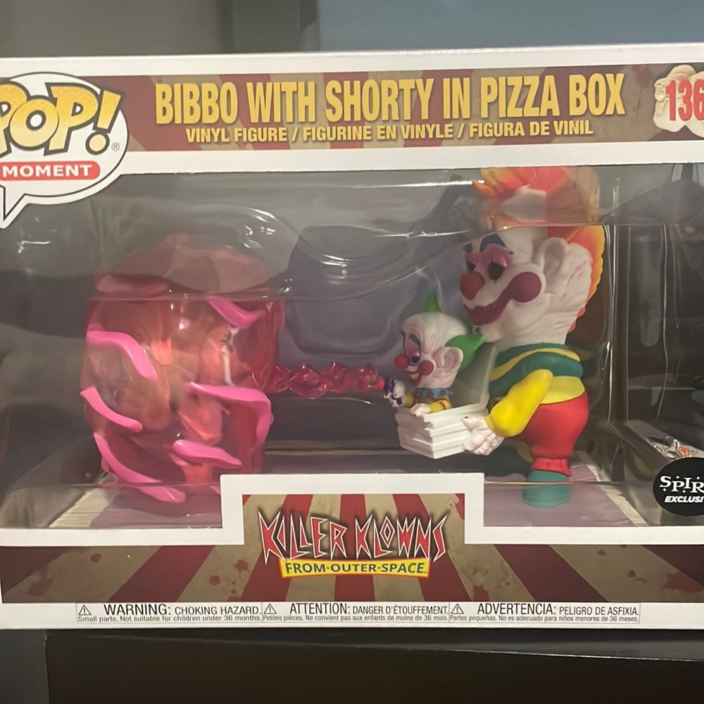 Bibo with shorty in pizza box.